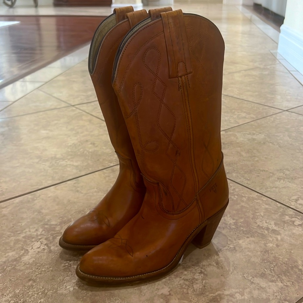 Frye boots vintage and excellent condition. Size 7.5 women’s